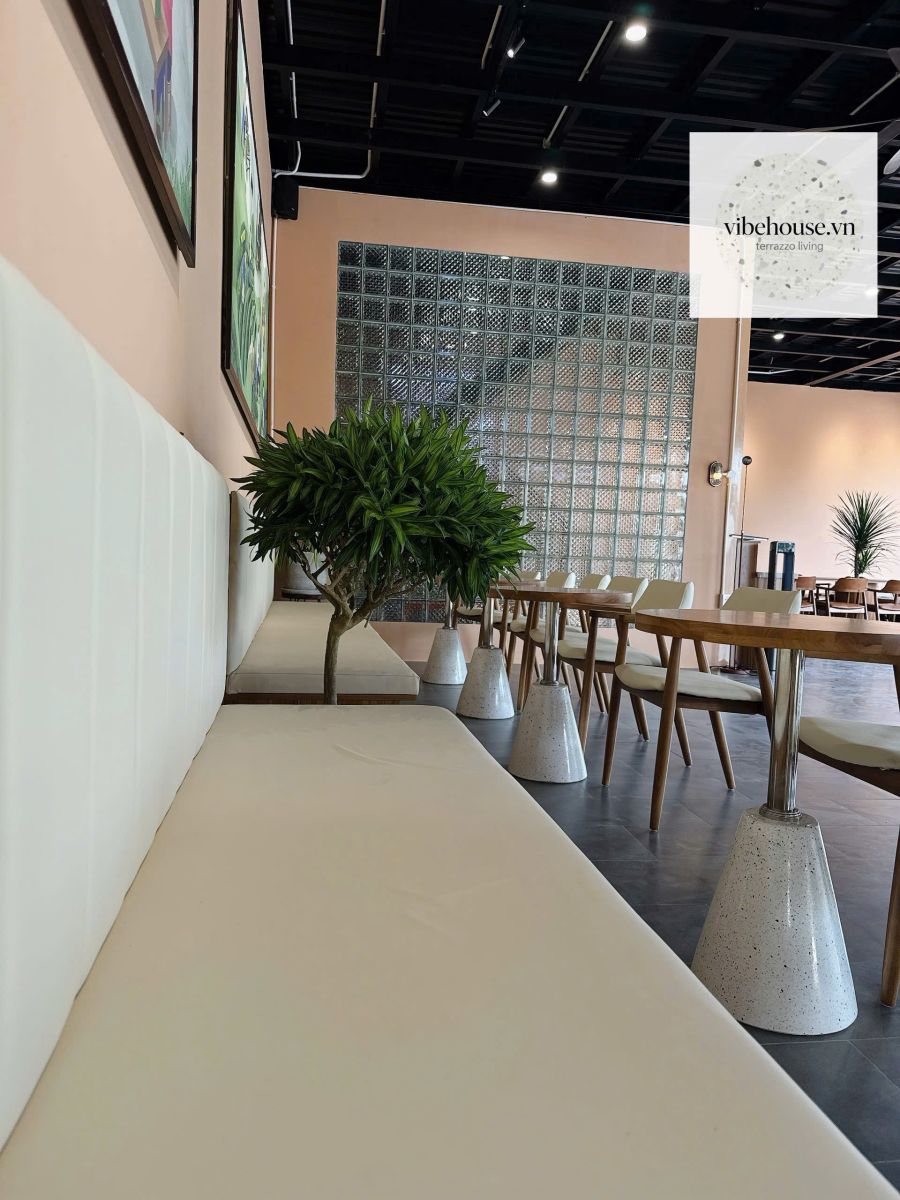 Bàn Giao Bàn Mặt Gỗ Chân Đá Terrazzo Cho Chiba Signature