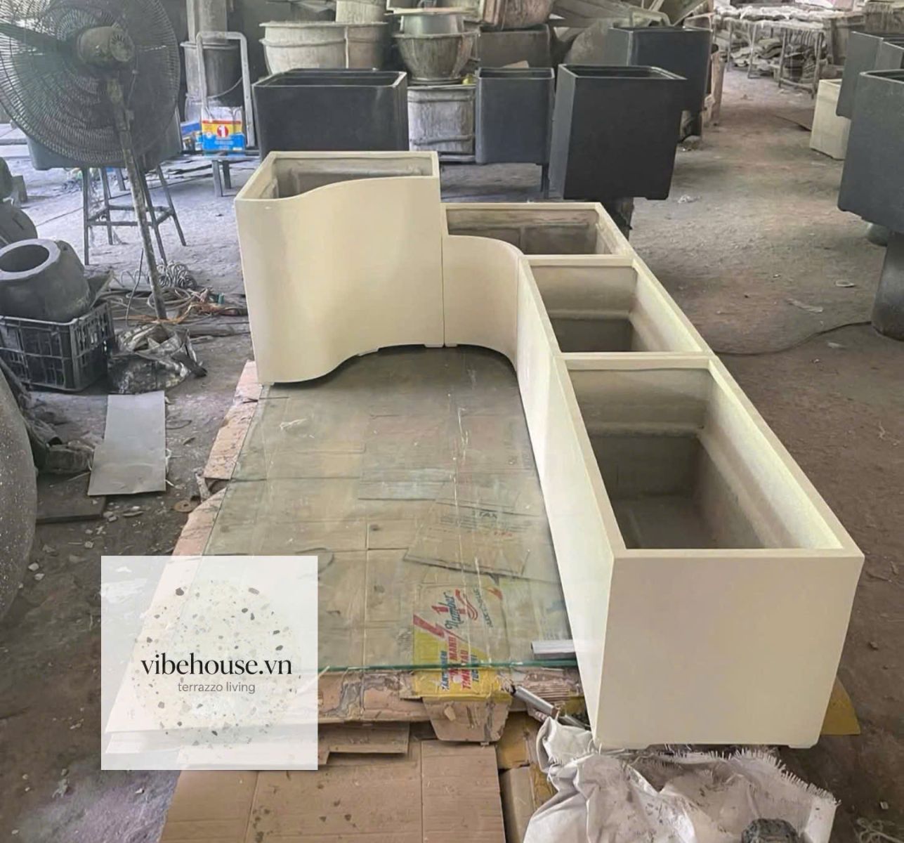 Chậu Composite Liền Ghế Ngồi 