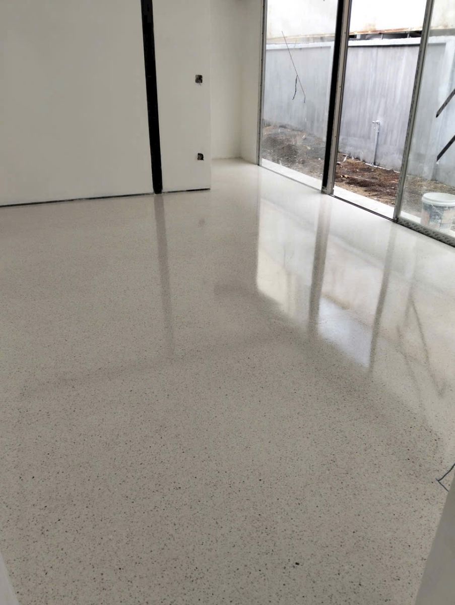 kiểm tra chất lượng sàn đá mài terrazzo ,độ bóng, độ cứng, màu sắc