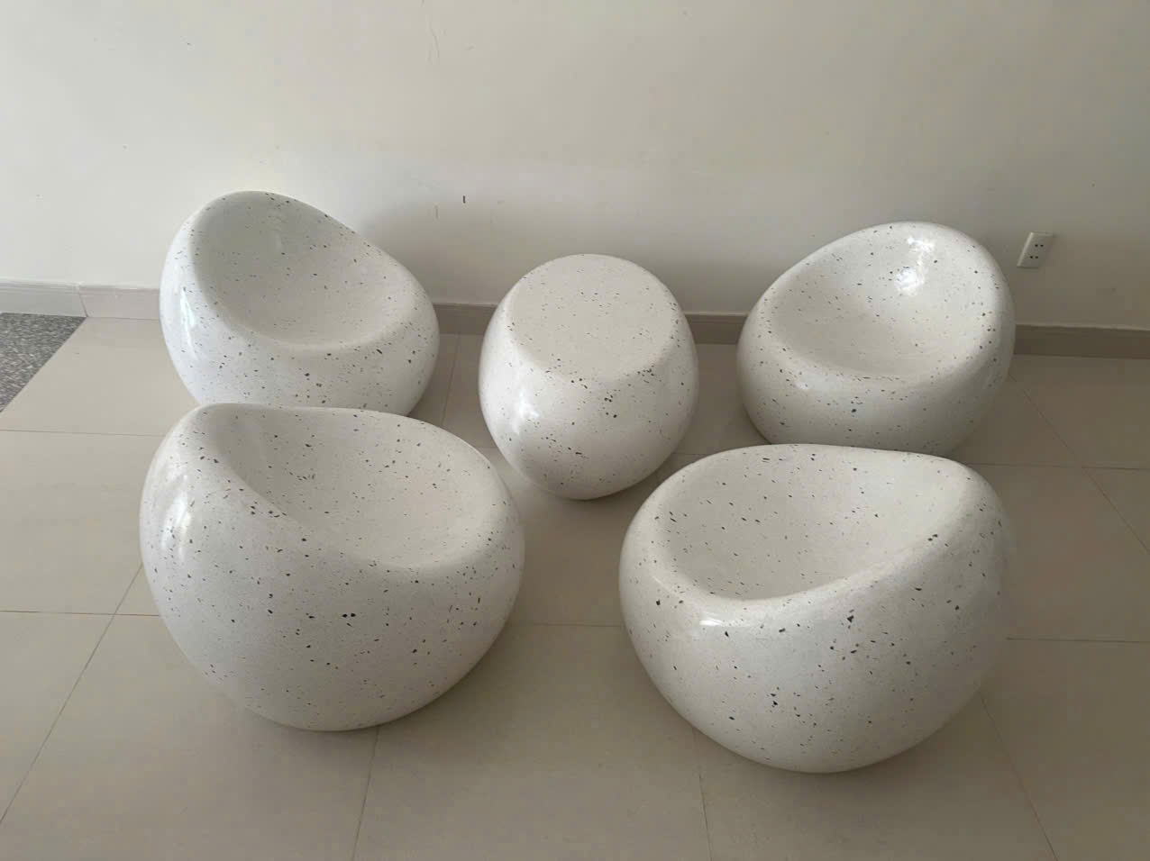 ưu điểm của bàn ghế bê tông mài 